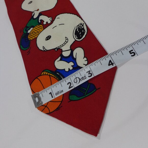 Peanuts Snoopy & Friends Tie Last Second Hero Basketball 100% Silk Necktie - Picture 3 of 6
